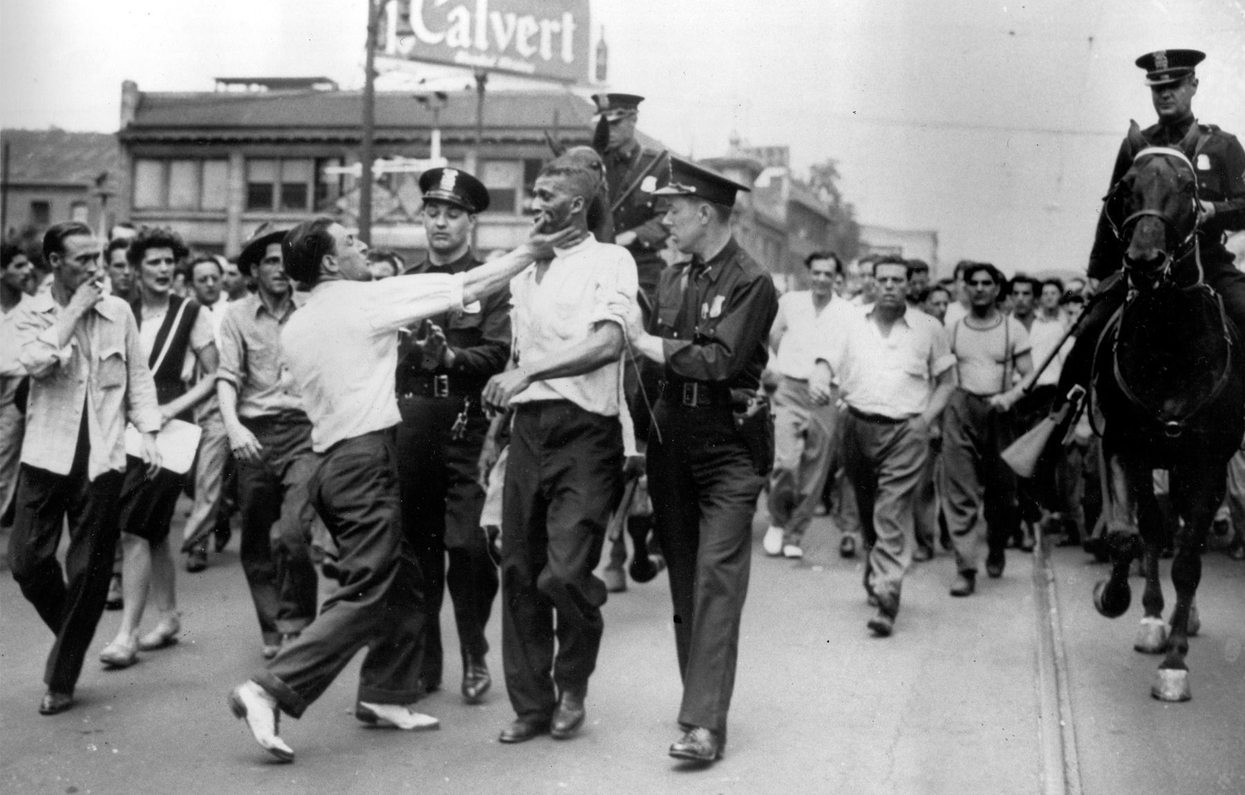 1943: Race riots